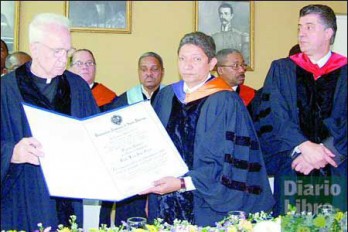 uasd reconoce a padre luis.jpg
