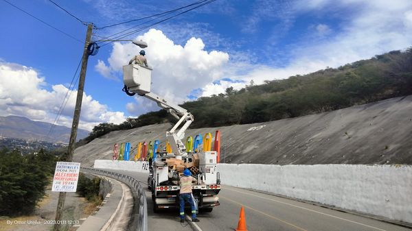 Gobernación, Alcaldia y Edesur instalan lámparas en carretera Ocoa ...