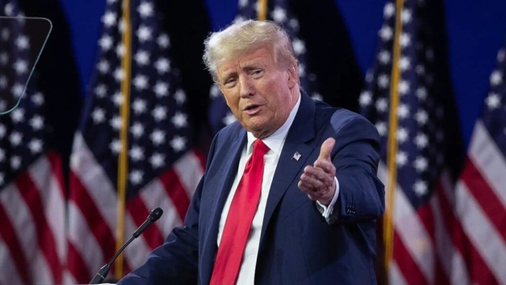 Despiden a un empleado de emergencias por negarse a ayudar en casas con carteles de Trump
