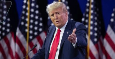 Despiden a un empleado de emergencias por negarse a ayudar en casas con carteles de Trump